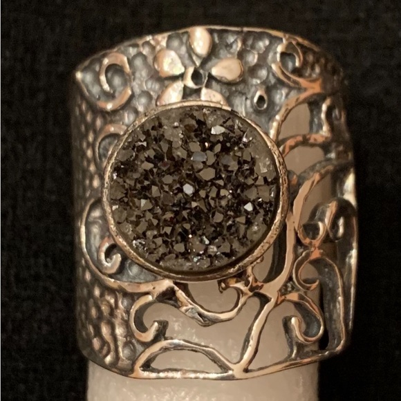 STERLING SILVER AND NAVY BLUE DRUZY STONE RING - Picture 1 of 6